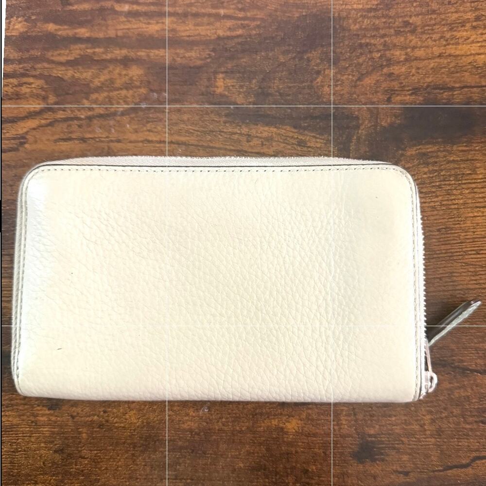 Coach x Disney Princess Tiana Wallet, Limited Edition - Picture 4 of 9